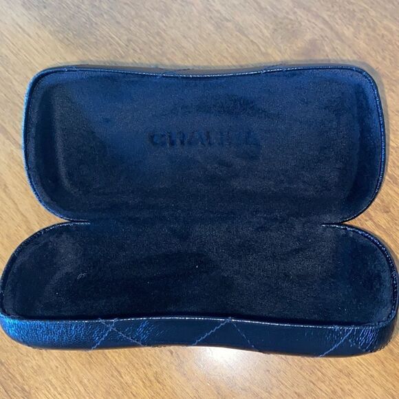 CHANEL  eyeglass case - Picture 6 of 9